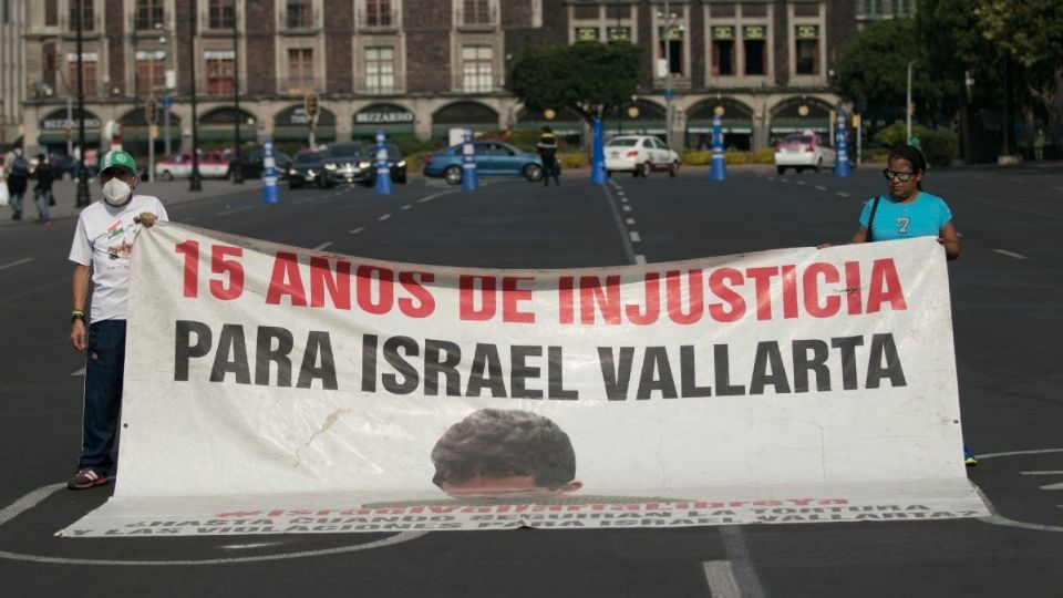 El arresto de Israel y de su entonces novia Cassez se hizo público el 9 de diciembre de 2005, durante el denominado “montaje” que realizó la Agencia Federal de Investigación (AFI)