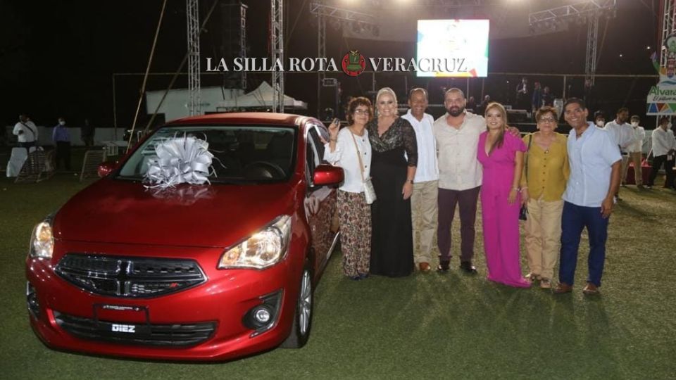 La fiesta del Día del Maestro estuvo envuelta en polémica debido a premios rifados entre maestros, que ascendieron a más de un millón de pesos