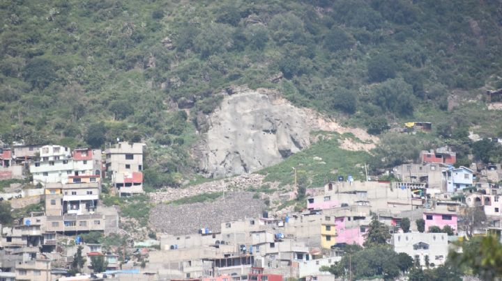 "Lo de darnos casas fue pura palabrería", se quejan familias del Cerro del Chiquihuite