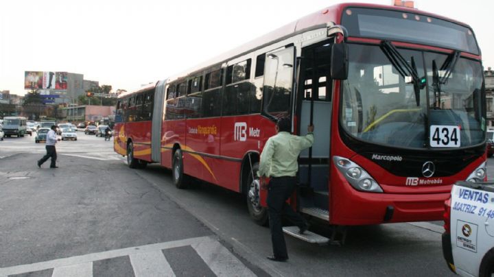 Metrobús CDMX: El insólito choque en el carril confinado captado en TikTok