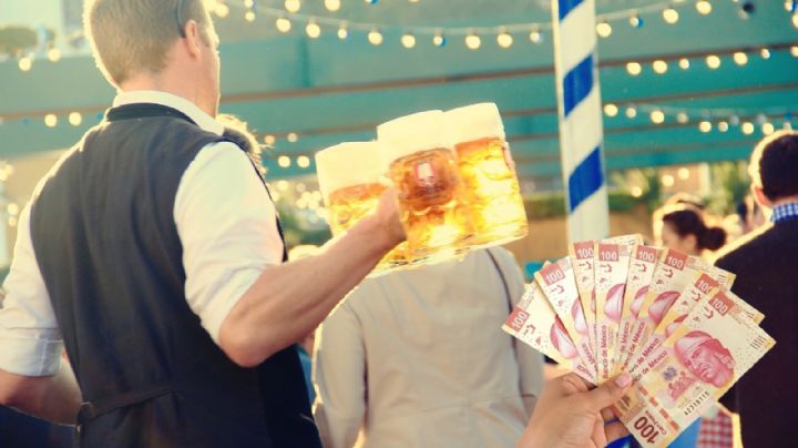 ¿Cuánta propina le debes dar a meseros, camareros y taxistas según tu país?