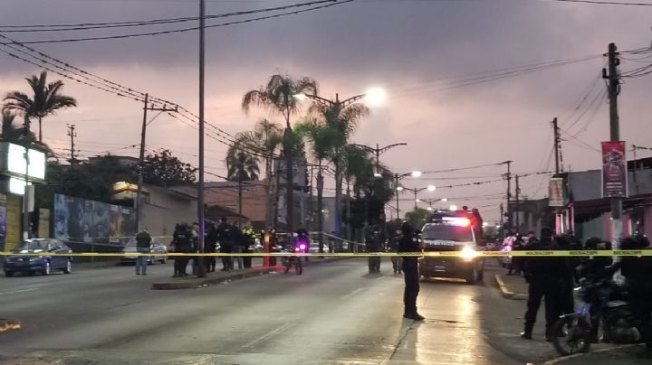 Amaga con detonar granada, policía le dispara y lo detienen herido