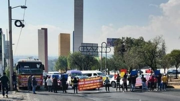 Para pedir que investiguen anomalías en el Mexibús III, bloquean Periférico Norte