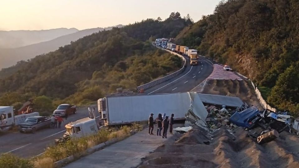 Chocan tráileres por alcance