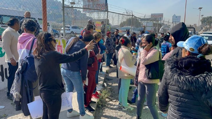 "A mi niño lo violaron"; bloquean la México-Pachuca por caso de abuso en primaria de Ecatepec