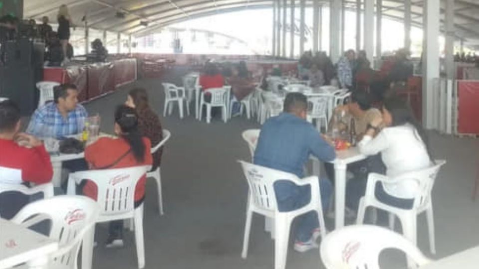 Las propinas en los restaurantes deben ser voluntarias, no se deben de exigir.