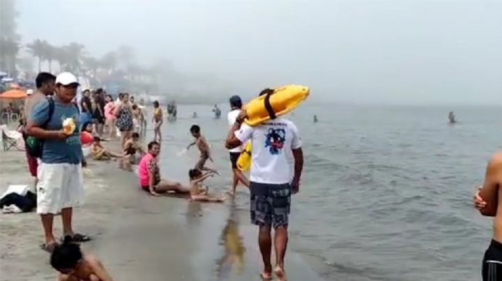 “Se perdió el horizonte”, bruma sorprendió a jarochos en playas de Veracruz