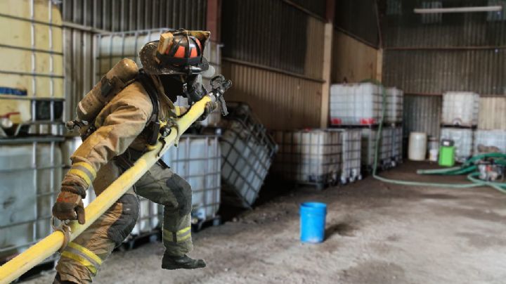Explota huachibodega en Tula y calcina vehículos | VIDEO