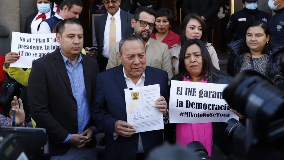 Oposición va contra plan B de reforma electoral