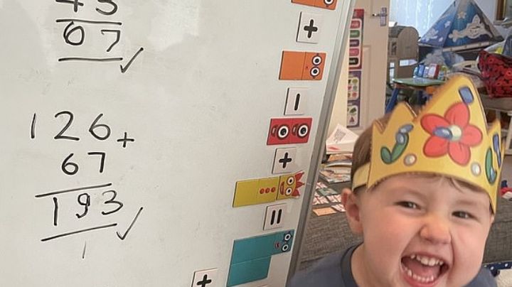 "Mi hijo aprendió a leer con la TV infantil y copiando sonidos de las letras"