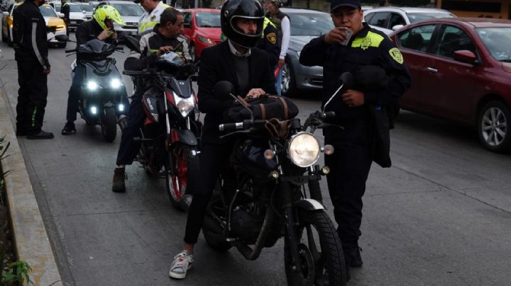 Motociclistas en CDMX: esta práctica entre automóviles puede costarte más de 2,000 pesos