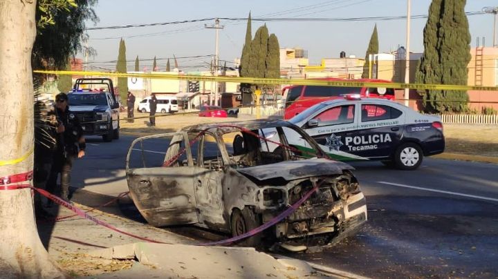 Muere hombre calcinado dentro de taxi en Tecámac; incendio fue provocado por grupo criminal, señalan