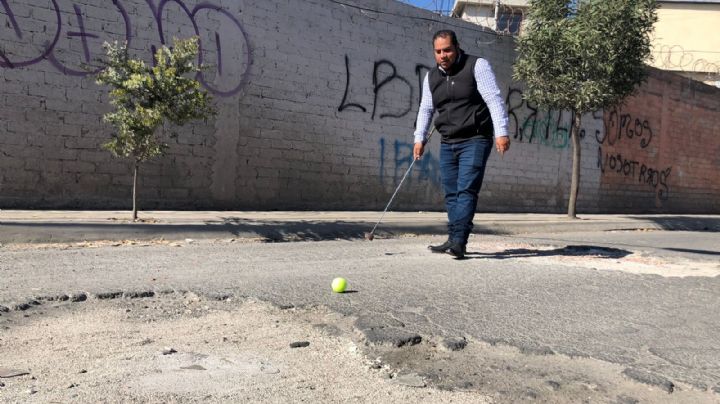 VIDEO: “Hoyo en uno”… baches ahora son campo de Golf… en calles de Edomex