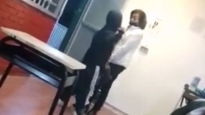 Alumna de secundaria intenta agredir con tijeras a maestra en San Miguel