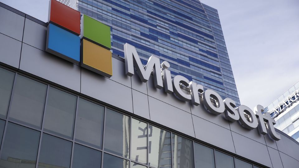 Microsoft cae y memes se burlan