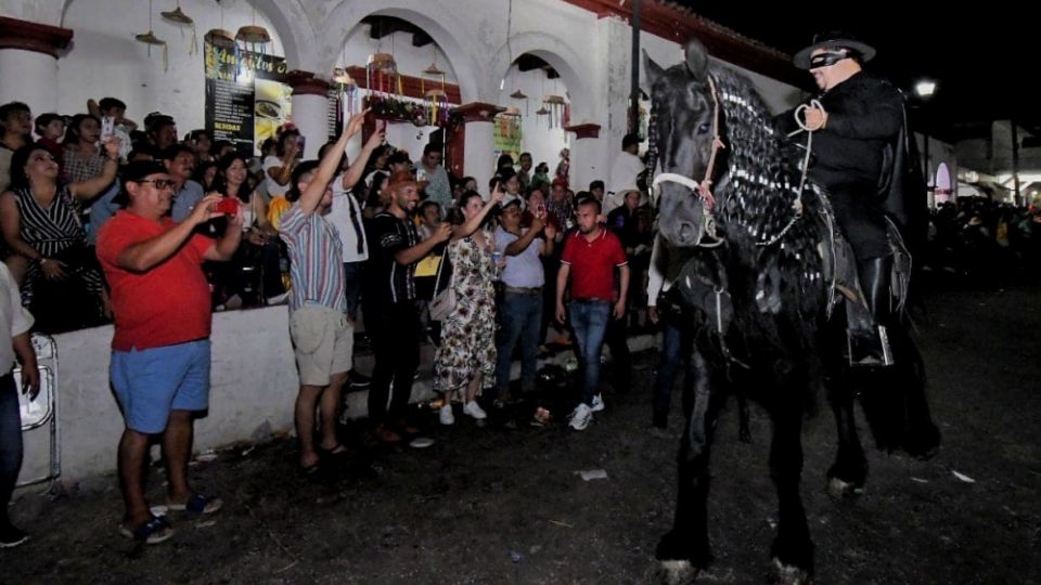 Alcalde de Comitán se disfraza de 'El Zorro'