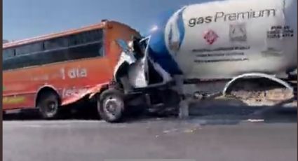 VIDEO: Pipa de gas choca contra autobús en carretera Chamapa-Lechería; hay 1 muerto