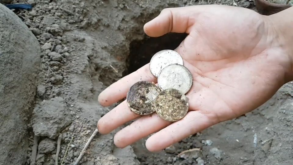 En redes sociales circula una historia sobre el presunto hallazgo de un costal en cuyo interior hay monedas de oro y plata, el cual fue encontrado por un abuelito en Ciudad Victoria