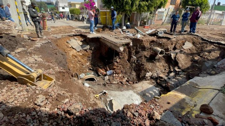 Agua potable en Ecatepec ahora frustra a vecinos: fuga inunda sus casas