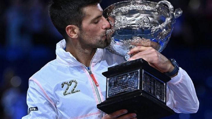 El llanto de Novak Djokovic tras ganar el Abierto de Australia y empatar a Nadal