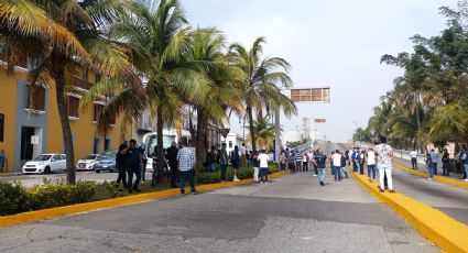 Protestan en Puente Morelos ambulantes desalojados del malecón de Veracruz