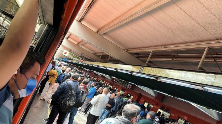 "El Metro es un terror"; caos y retrasos en la Línea 3