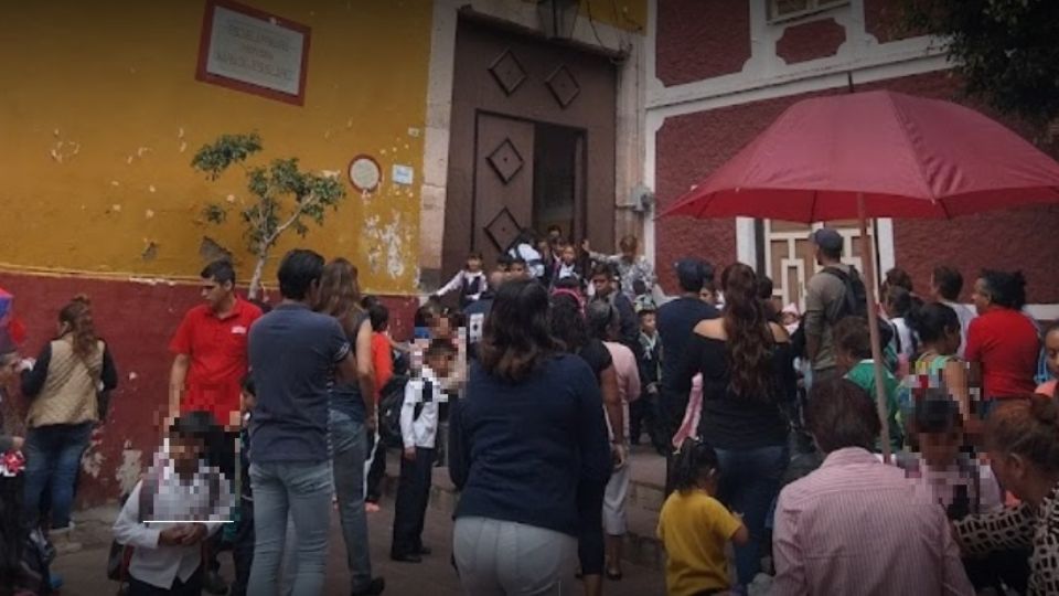 Los padres de familia fueron llamados para que recogieran a sus niños.