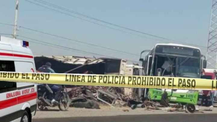 Chocan autobús AVM y camioneta en la Tula-Tlahuelilpan | FOTOS