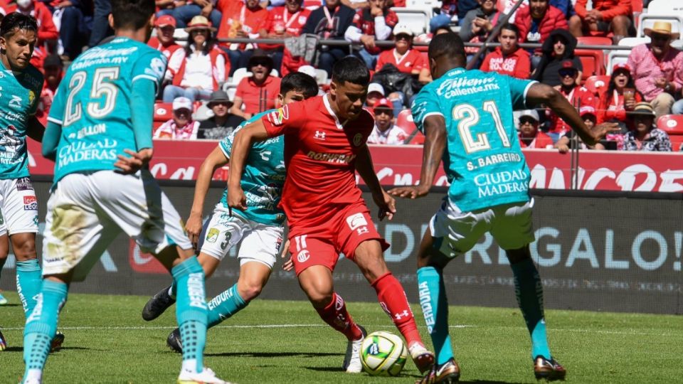 Aficionados del León y Toluca se enfrentaron luego del partido del domingo pasado en el Nemesio Diez.