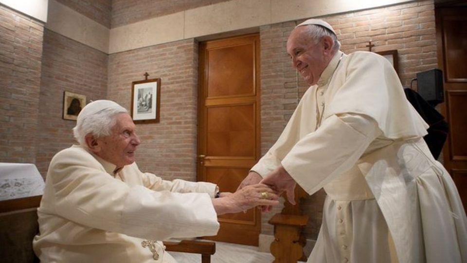 El Papa Francisco elogió  el pensamiento “sagaz y amable” de Benedicto XVI