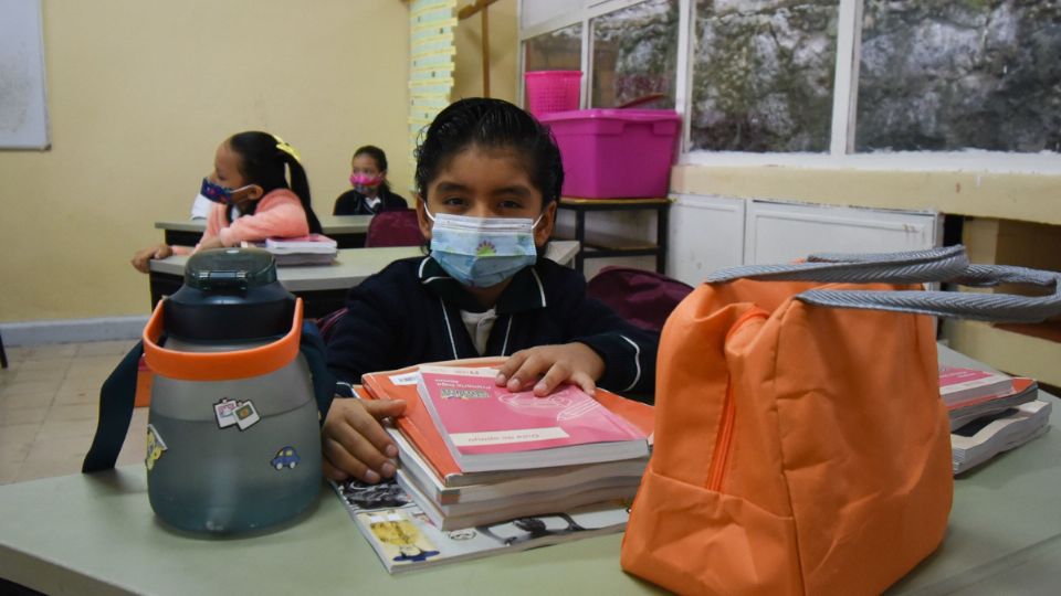 El secretario de Educación, Zenyazen Escobar García, informó sobre las medidas a tomar este regreso a clases en Veracruz.