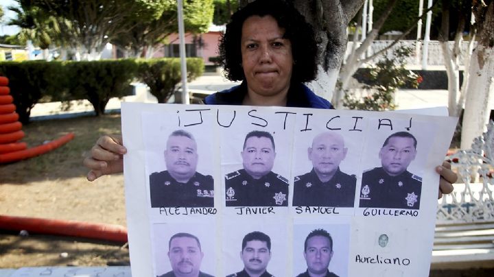 Al igual que Yunes, Cuitláhuac planta a familias de desaparecidos en Disculpa Pública