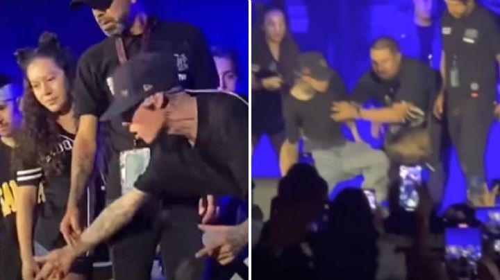 Santa Fe Klan detiene concierto y reta a fan que le arrojó un vaso con hielos