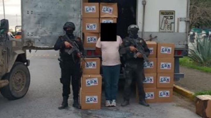 Detienen en NL a hombres con despensas con el logo del Cártel del Noreste