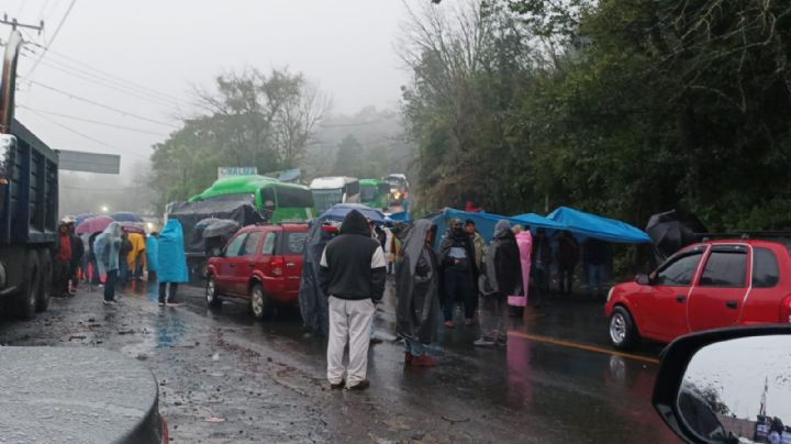 Comuneros “sitian” la Sierra y retienen a policías de Hidalgo; esta es la razón