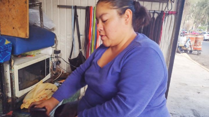 Margarita, la primera mujer que lustra zapatos en Pachuca