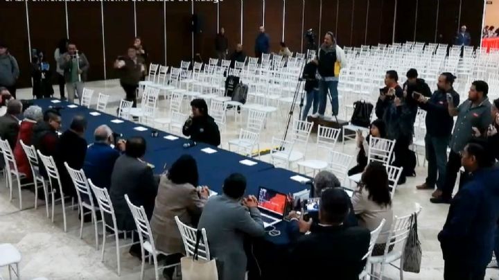 Por respaldo a Esteban Rodríguez, estudiantes plantan a funcionarios de la UAEH