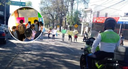 Maestros de secundaria bloquean avenida en Xalapa; exigen mejores condiciones laborales