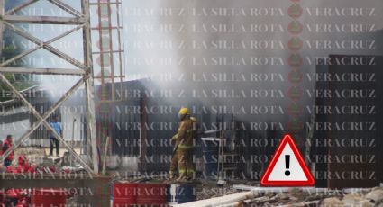Evacúan zona industrial por incendio en bodega avícola en Papantla