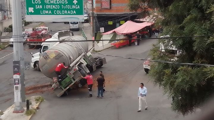 Derrame de pipa de gasolina causa desalojo de 2,000 personas en Edomex