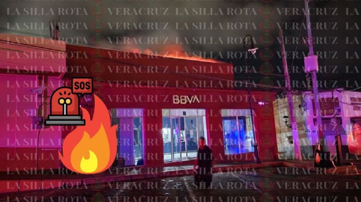 Cortocircuito provoca incendio en sucursal BBVA de Papantla