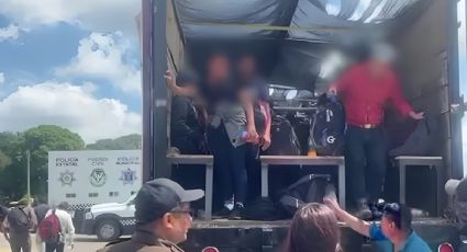 Aseguran a 130 migrantes en Yanga; viajaban hacinados en camión