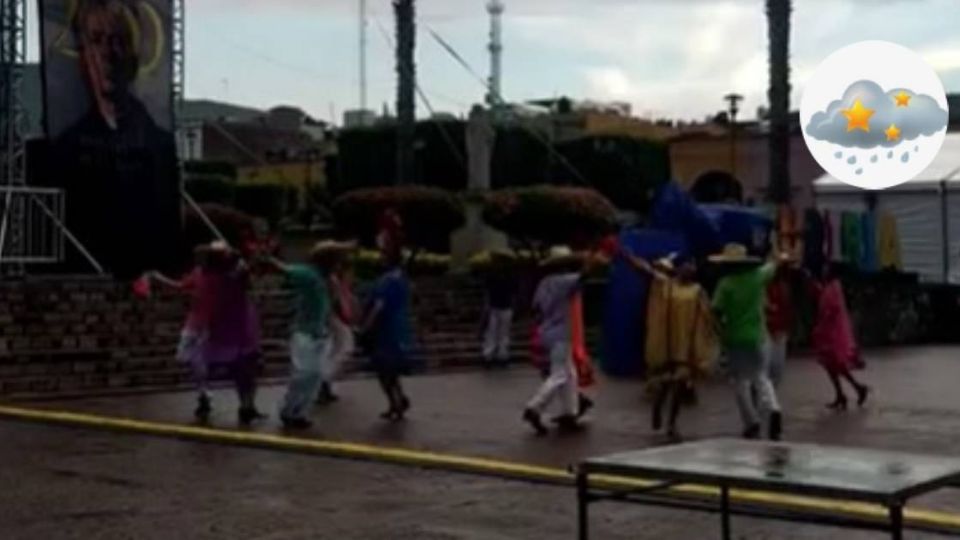 Bailables bajo la lluvia en Yuriria.