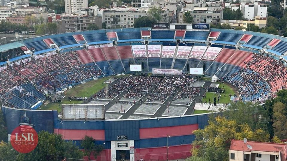 A pesar de la convocatoria, varias áreas del estadio estaban completamente vacías, incluyendo la sección reservada para los invitados especiales