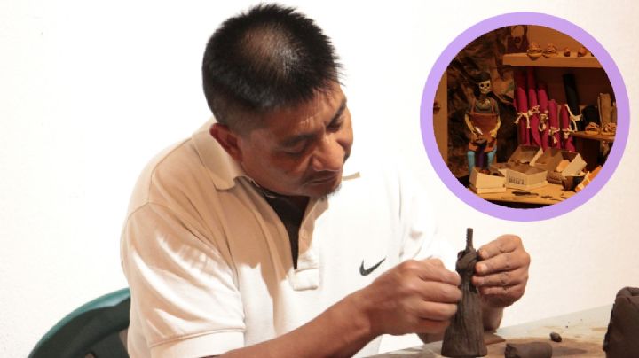 Las manos de Sergio esculpen a la famosa Catrina de barro