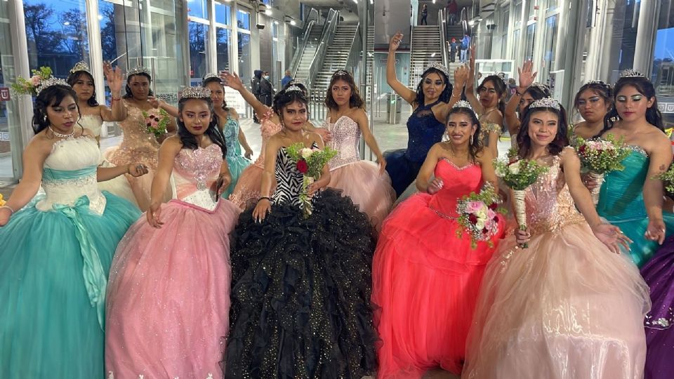 XV años en el Tren: Así fue la celebración de 17 quinceañeras de San Mateo Atenco