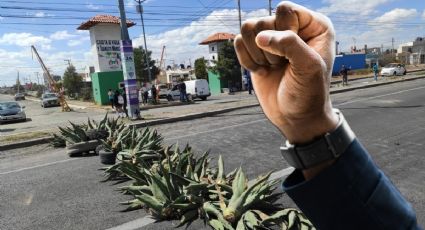 Con magueyes bloquean la carretera Pachuca-Ciudad Sahagún; esto piden