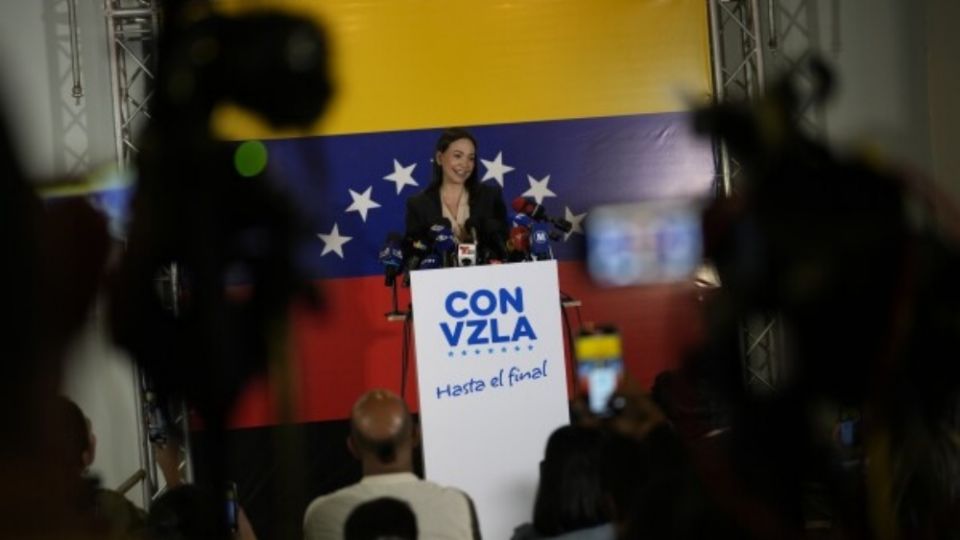 Una semana después de que María Corina Machado fuera declarada la ganadora de las elecciones primarias de la oposición de Venezuela, el Tribunal Supremo de ese país ordenó la suspensión de todo el proceso de las primarias