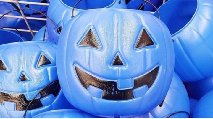 ¿Vas a pedir tu calaverita con una calabaza azul? Esto significa