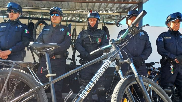 Con 7 kilos en la espalda, así vigilan estos policías a Pachuca